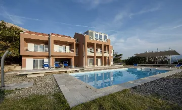 5-Bedroom Villa with Private Pool in Pag