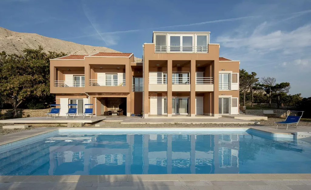 5-Bedroom Villa with Private Pool in Pag