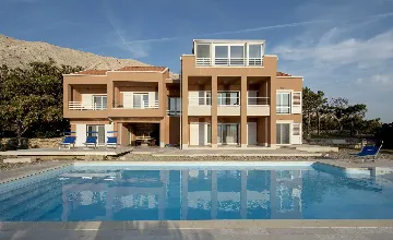 5-Bedroom Villa with Private Pool in Pag
