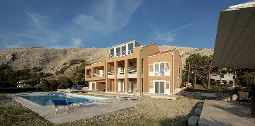 5-Bedroom Villa with Private Pool in Pag