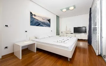 5-Bedroom Villa with Private Pool in Pag