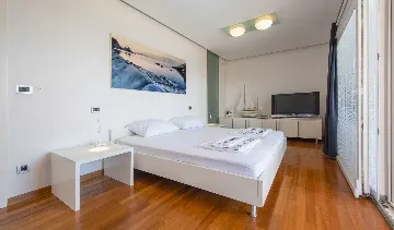 5-Bedroom Villa with Private Pool in Pag