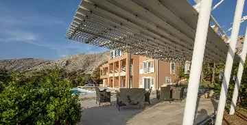 5-Bedroom Villa with Private Pool in Pag