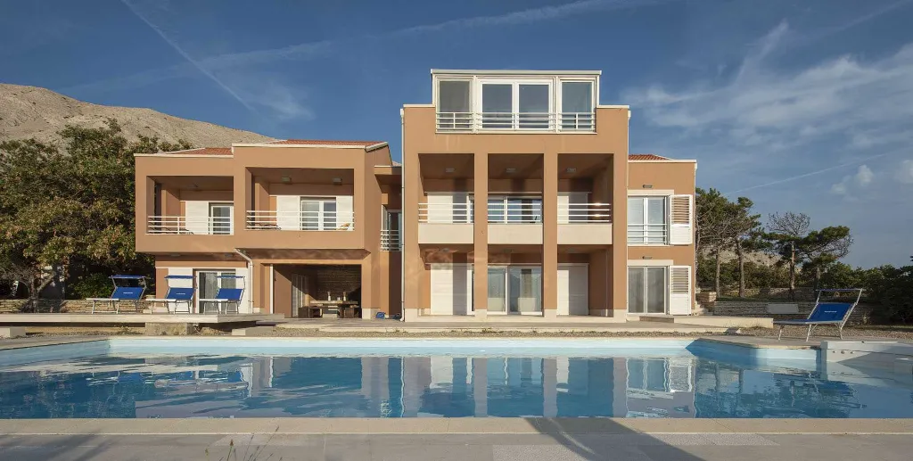 5-Bedroom Villa with Private Pool in Pag