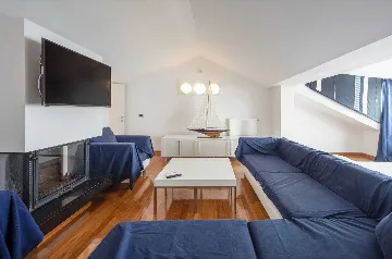 5-Bedroom Villa with Private Pool in Pag