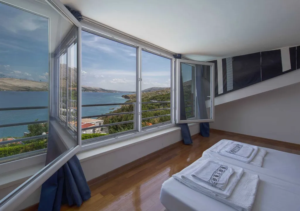 5-Bedroom Villa with Private Pool in Pag