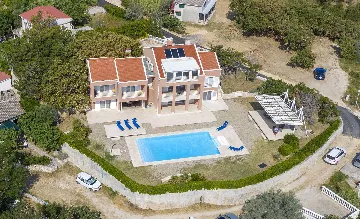 5-Bedroom Villa with Private Pool in Pag