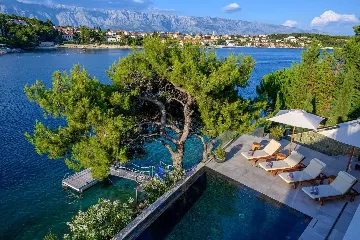 Seafront Villa with Private Heated Pool (8 Guests)