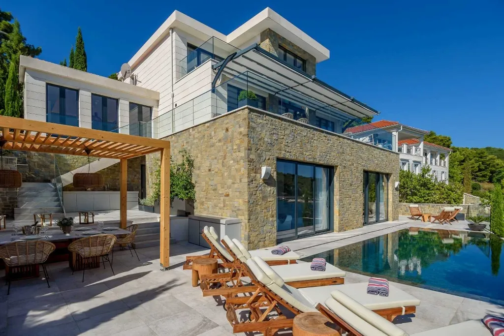 Seafront Villa with Private Heated Pool (8 Guests)