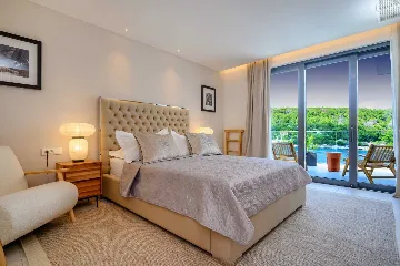 Seafront Villa with Private Heated Pool (8 Guests)