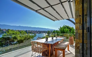 Seafront Villa with Private Heated Pool (8 Guests)