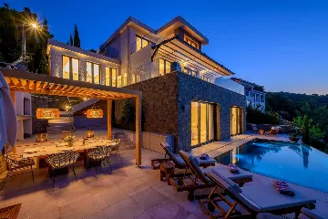 Seafront Villa with Private Heated Pool (8 Guests)