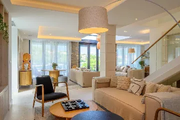 Seafront Villa with Private Heated Pool (8 Guests)