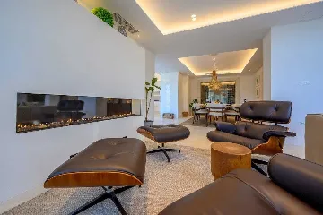 Seafront Villa with Private Heated Pool (8 Guests)