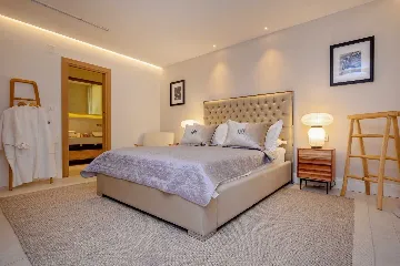 Seafront Villa with Private Heated Pool (8 Guests)