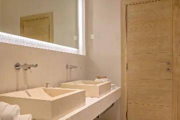 Seafront Villa with Private Heated Pool (8 Guests)