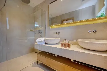 Seafront Villa with Private Heated Pool (8 Guests)