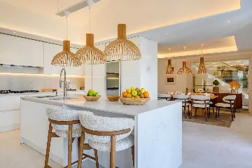 Seafront Villa with Private Heated Pool (8 Guests)