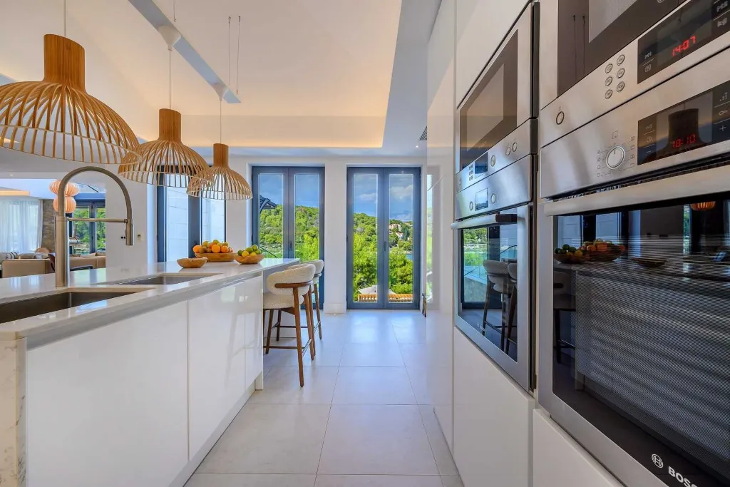 Seafront Villa with Private Heated Pool (8 Guests)