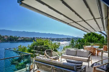 Seafront Villa with Private Heated Pool (8 Guests)
