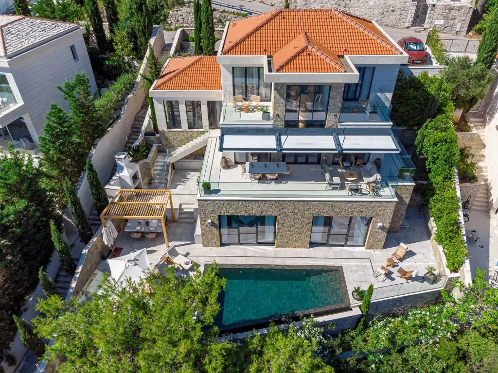Seafront Villa with Private Heated Pool (8 Guests)