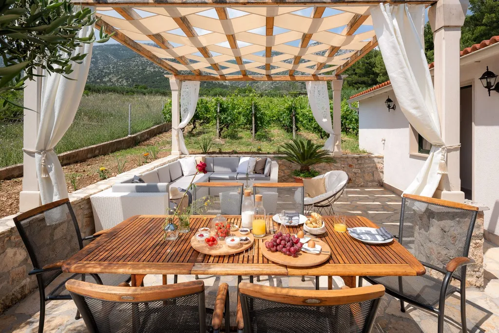 4-Bedroom Villa in Bol, Brač for Up to 8