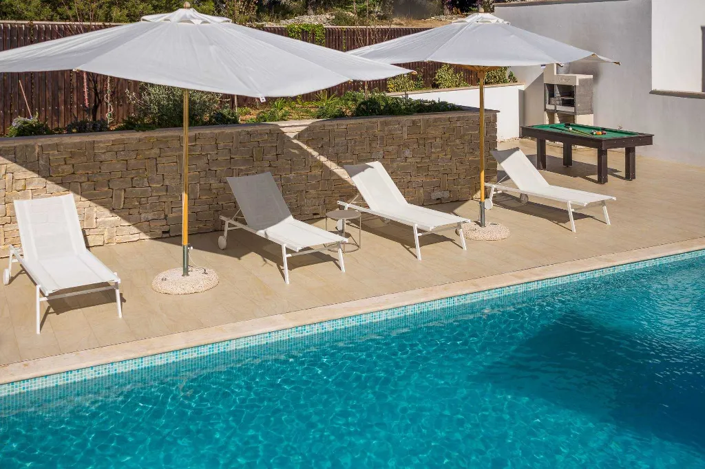 4-Bedroom Villa with Heated Pool in Milna, Brač