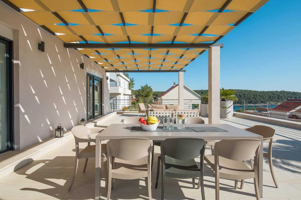 4-Bedroom Villa with Heated Pool in Milna, Brač