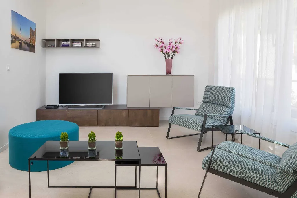 4-Bedroom Villa with Heated Pool in Milna, Brač