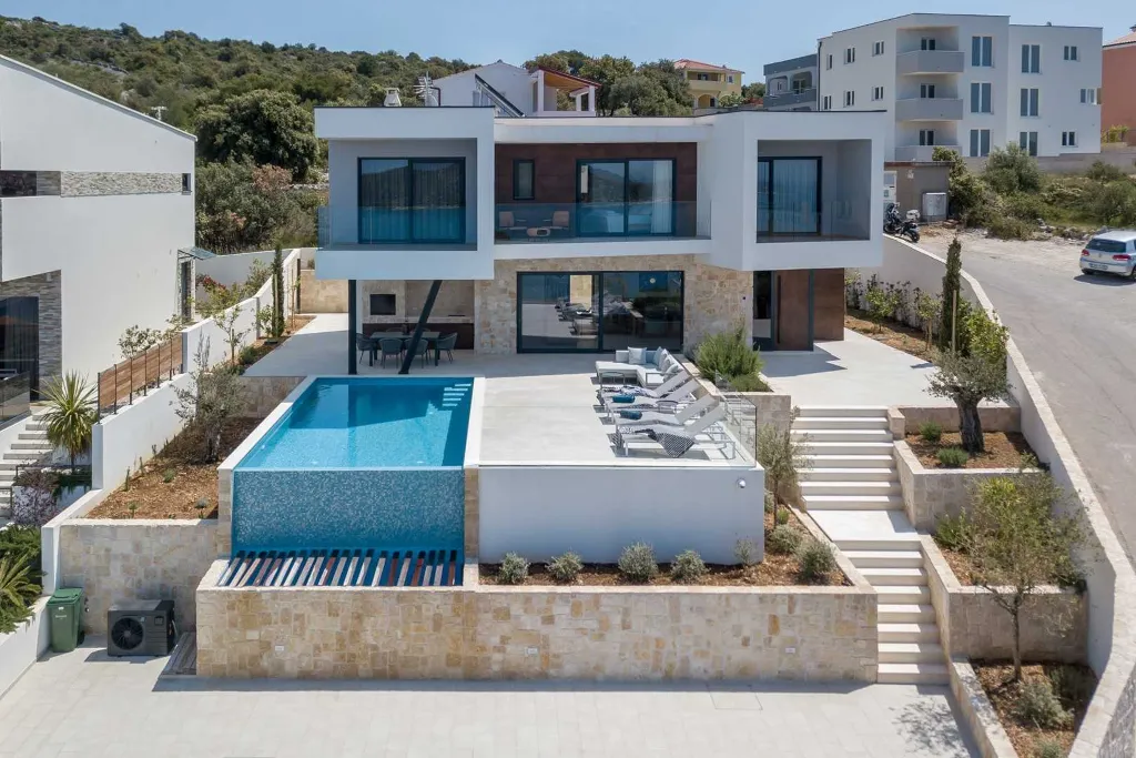 Ražanj Villa for 8 with Heated Infinity Pool