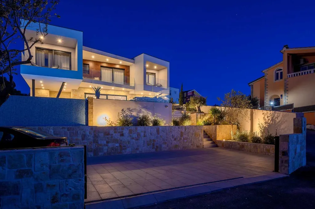Ražanj Villa for 8 with Heated Infinity Pool