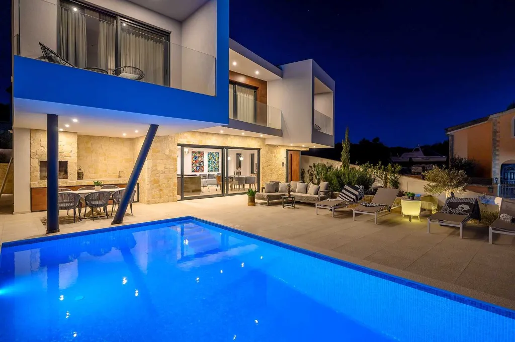 Ražanj Villa for 8 with Heated Infinity Pool