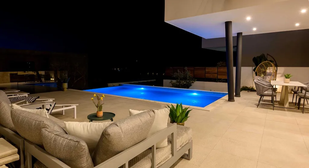 Ražanj Villa for 8 with Heated Infinity Pool