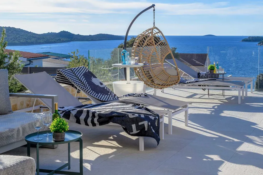 Ražanj Villa for 8 with Heated Infinity Pool