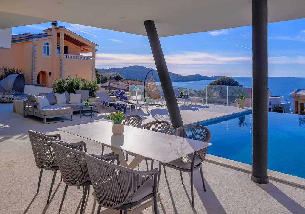 Ražanj Villa for 8 with Heated Infinity Pool