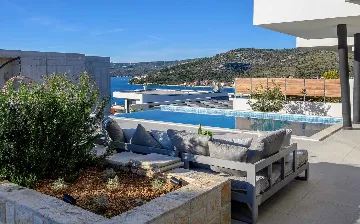 Ražanj Villa for 8 with Heated Infinity Pool