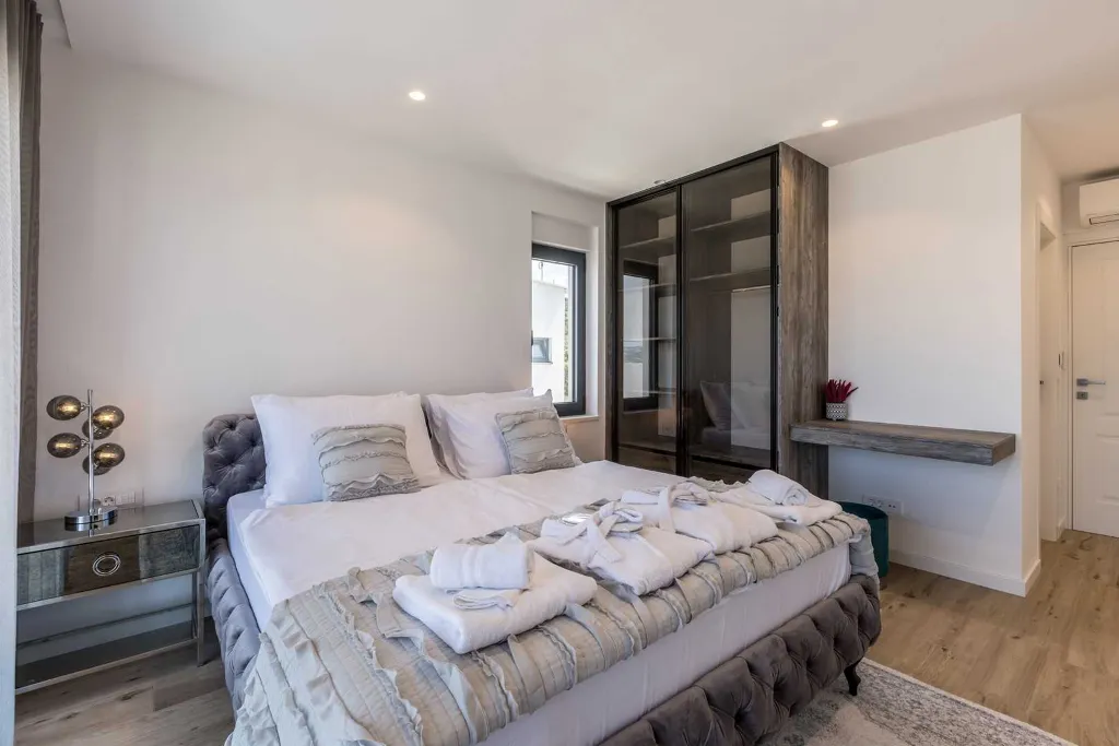 Ražanj Villa for 8 with Heated Infinity Pool