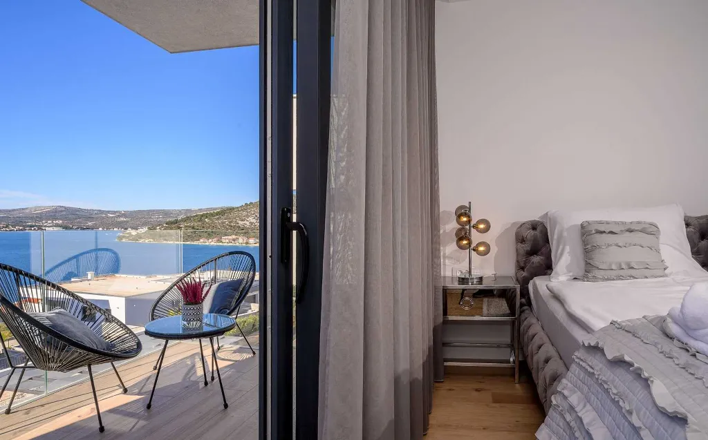 Ražanj Villa for 8 with Heated Infinity Pool