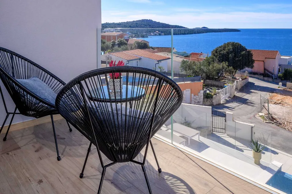 Ražanj Villa for 8 with Heated Infinity Pool