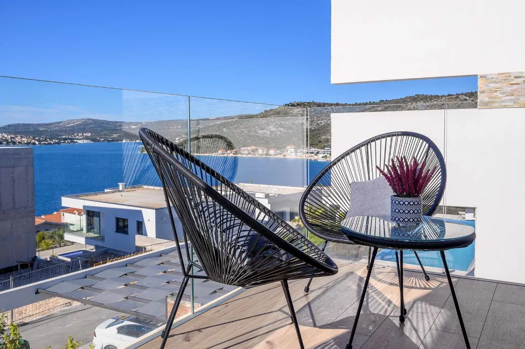 Ražanj Villa for 8 with Heated Infinity Pool