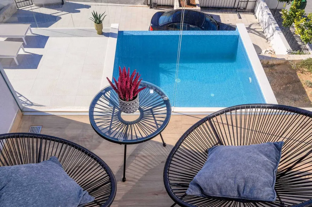 Ražanj Villa for 8 with Heated Infinity Pool