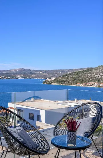 Ražanj Villa for 8 with Heated Infinity Pool