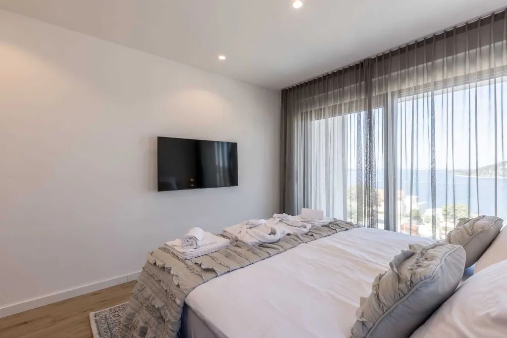 Ražanj Villa for 8 with Heated Infinity Pool