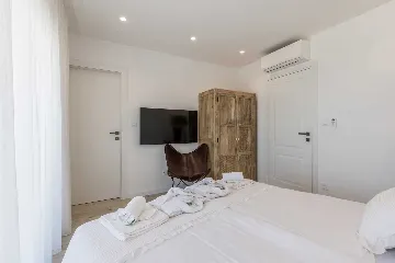 Ražanj Villa for 8 with Heated Infinity Pool