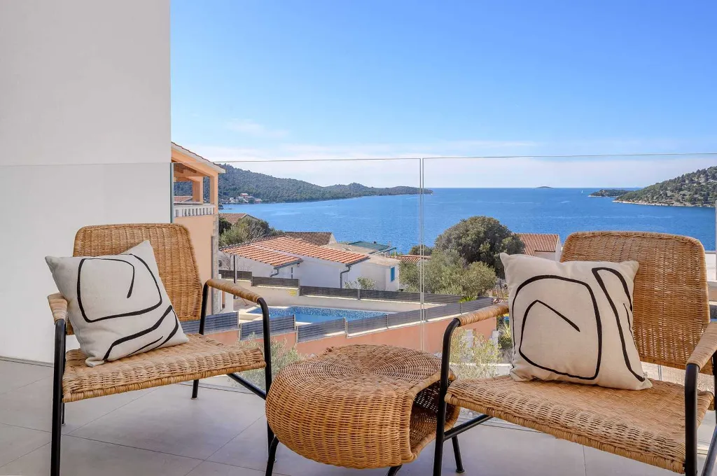 Ražanj Villa for 8 with Heated Infinity Pool