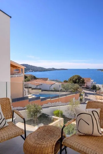 Ražanj Villa for 8 with Heated Infinity Pool