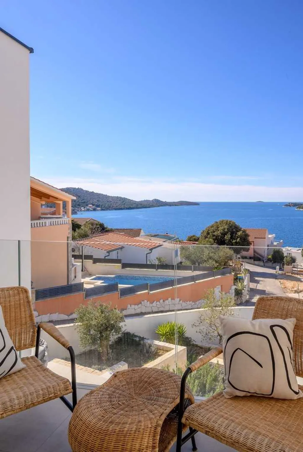Ražanj Villa for 8 with Heated Infinity Pool
