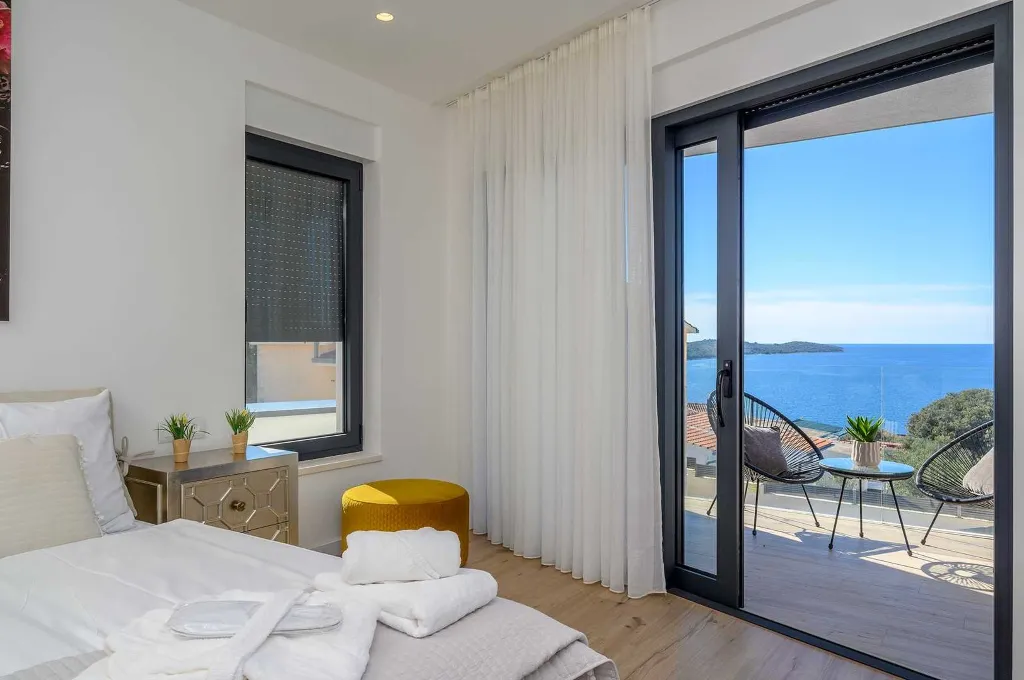 Ražanj Villa for 8 with Heated Infinity Pool