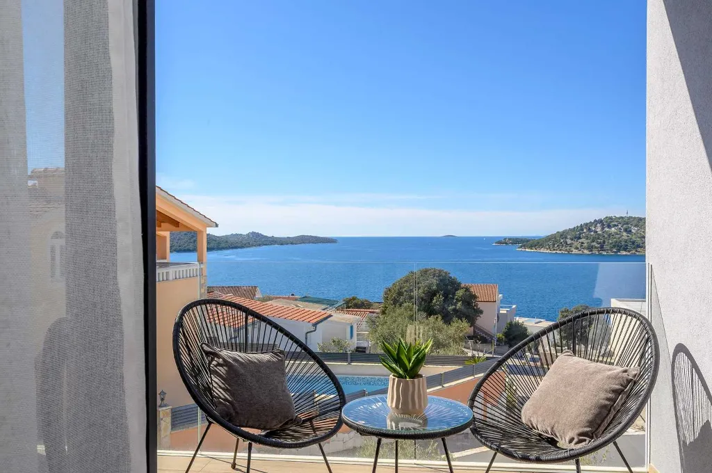 Ražanj Villa for 8 with Heated Infinity Pool