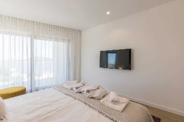 Ražanj Villa for 8 with Heated Infinity Pool